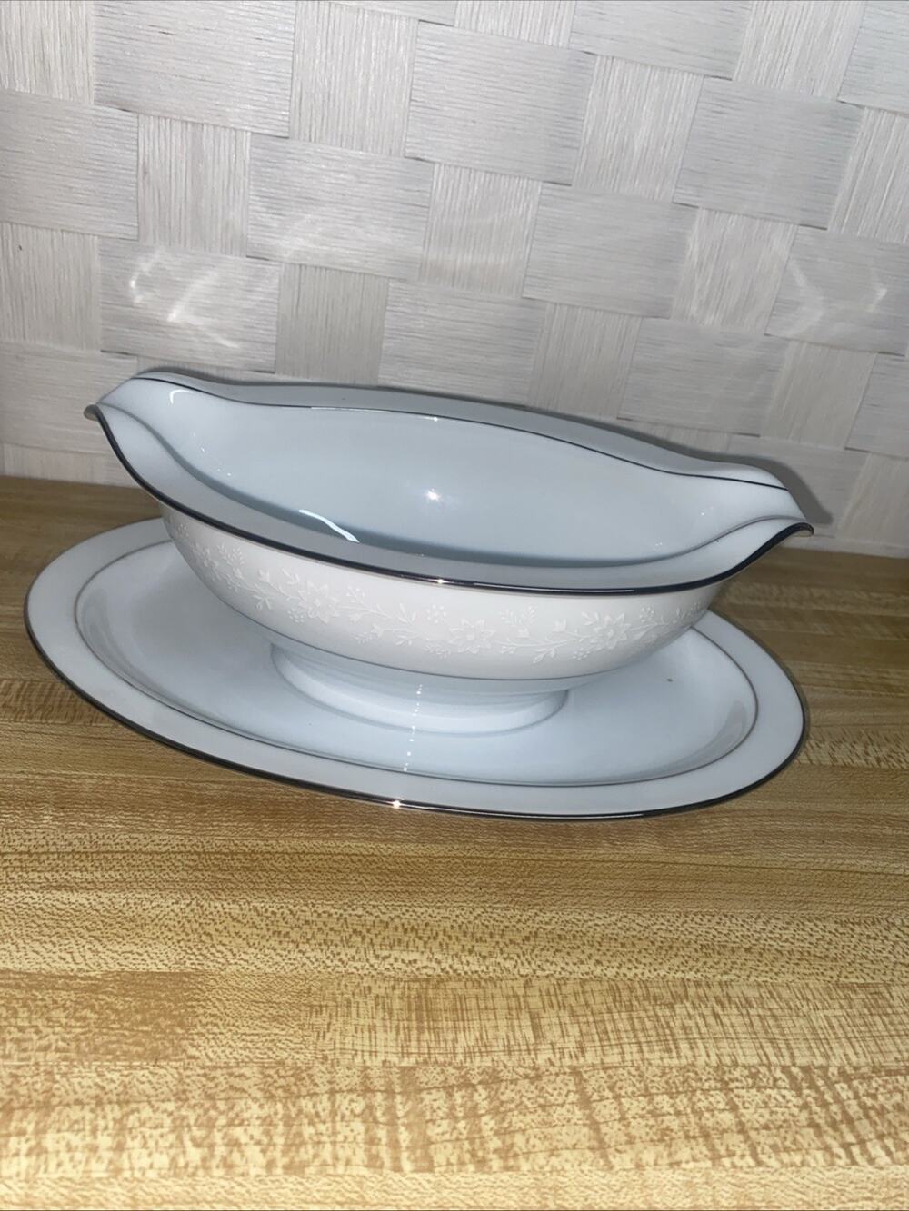 Noritake Buckingham 6438 Gravy Boat Attached Plate Retired Platinum Band
